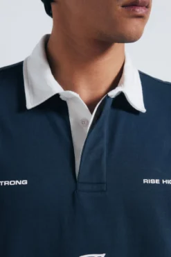Polo de rugby com texto em corte quadrado