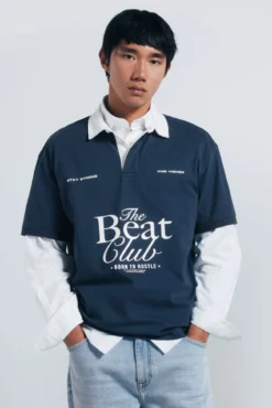 Polo de rugby com texto em corte quadrado