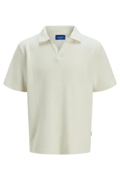Polo liso com caimento relaxado