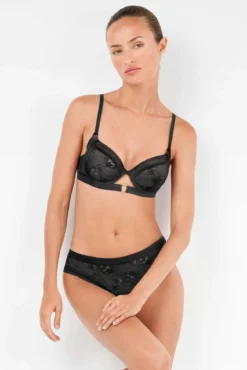 Renda alta de cueca floral