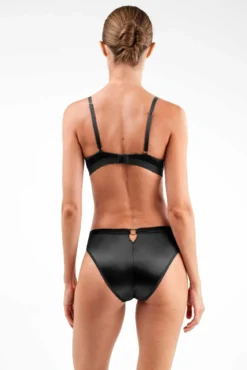 Renda alta de cueca floral