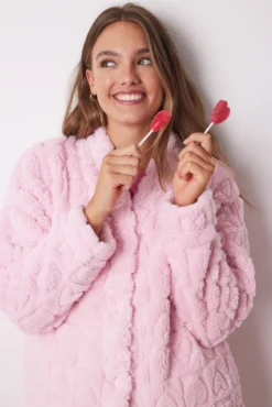 Robe curto rosa com corações de cabelo fofo