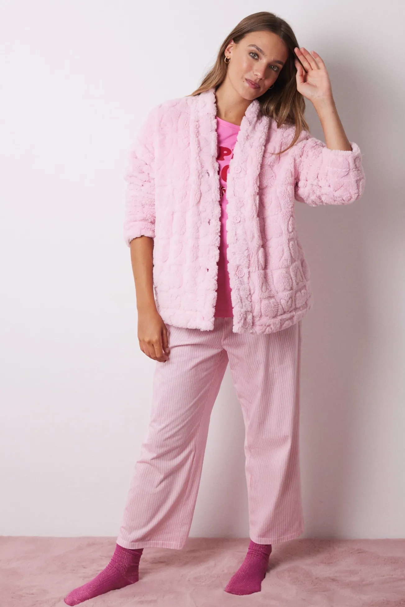 Robe curto rosa com corações de cabelo fofo