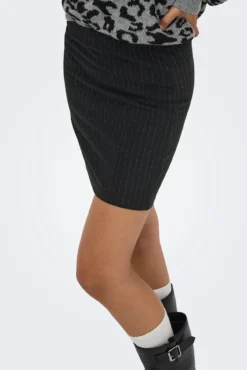 Saia curta de lurex