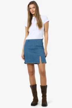 Saia curta denim com abertura lateral