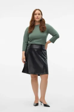 Saia curta efeito pele plus size