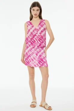 Saia curta tie dye com estampado tie- páreo