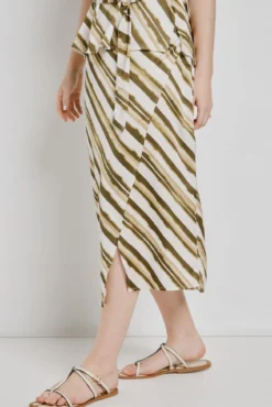 Saia midi acetinada
