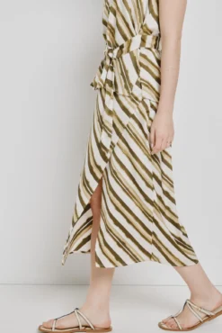 Saia midi acetinada