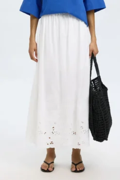 Saia midi com detalhe bordado