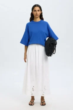 Saia midi com detalhe bordado