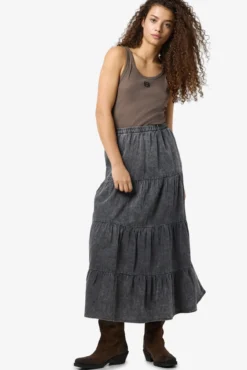 Saia midi com painéis lavados