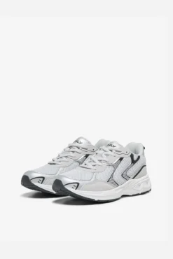 Sapatos esportivos de malha com cadarço