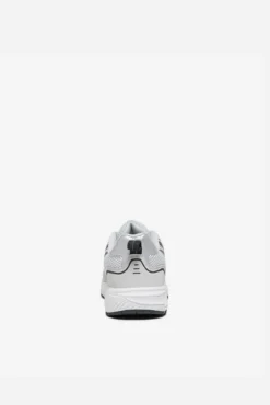Sapatos esportivos de malha com cadarço
