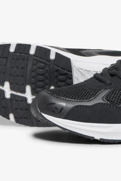 Sapatos esportivos de malha com cadarço