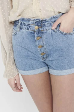 Short denim