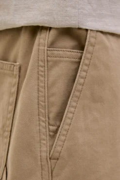Shorts cargo folgados