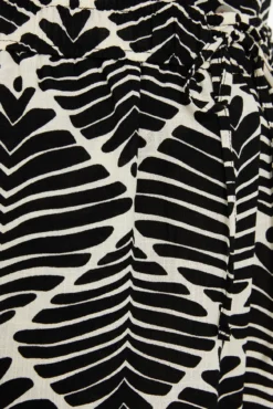 Shorts com estampado geométrica