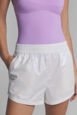 Shorts técnicos branco perolado