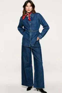 Sobrecamisa jeans com cinto.