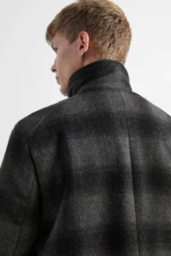 Sobretudo com gola chaminé de lã reciclada