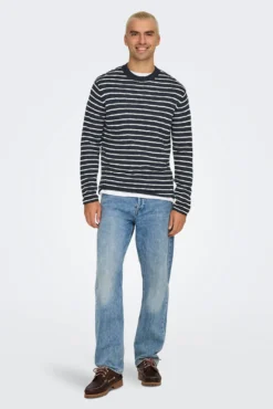 Strick- Herrenpullover mit regular fit.