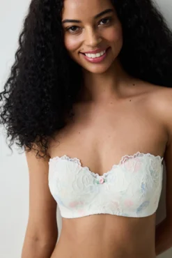 Sutiã com renda floral com aro