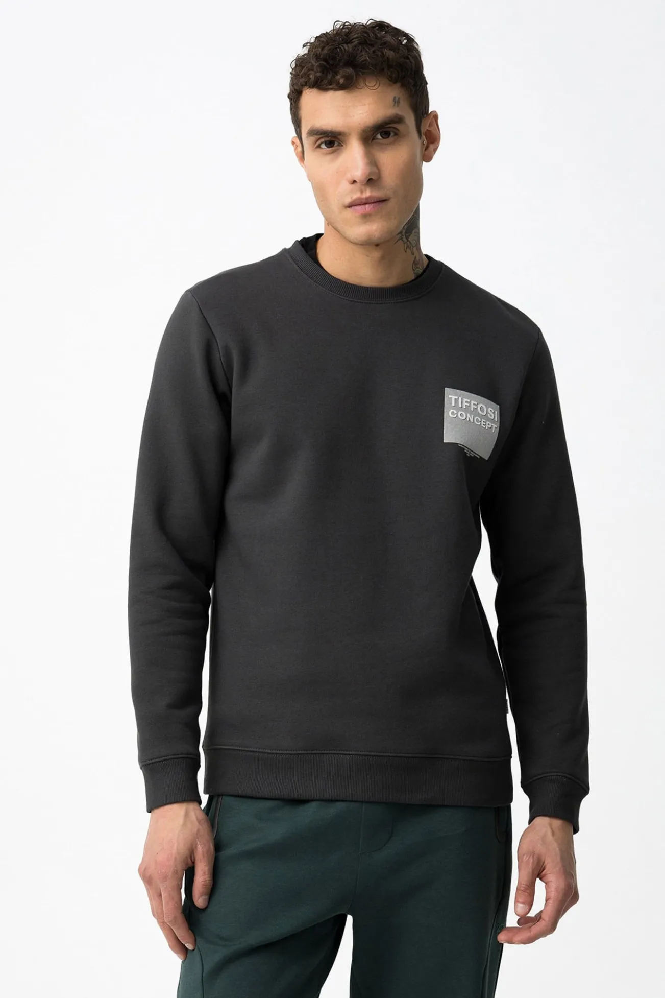 Sweatshirt com bordado