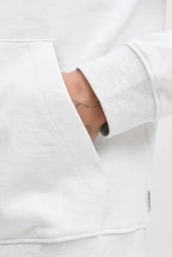 Sweatshirt com capuz e logo frontal