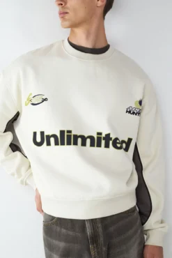 Sweatshirt com gola redonda e estampado de futebol
