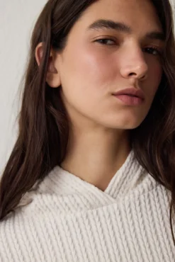 Sweatshirt com malha capuz .