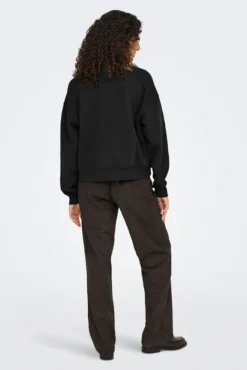 Sweatshirt com texto frontal