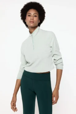 Sweatshirt cropped com gola com fecho-éclair