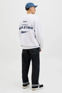 sweatshirt cropped com itens essenciais para atletismo