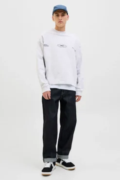 sweatshirt cropped com itens essenciais para atletismo