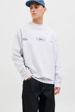 sweatshirt cropped com itens essenciais para atletismo