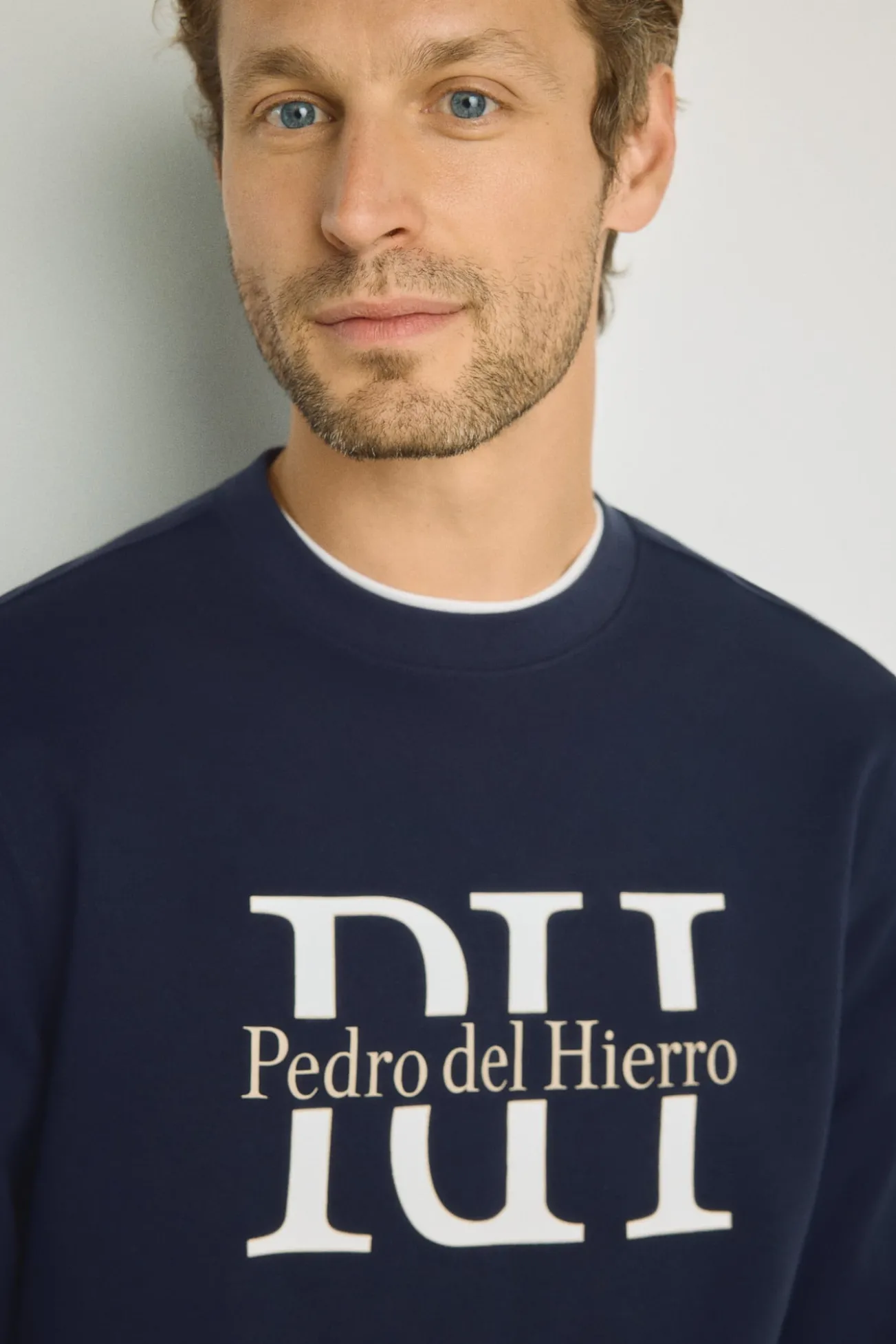 Sweatshirt gola redonda com logo