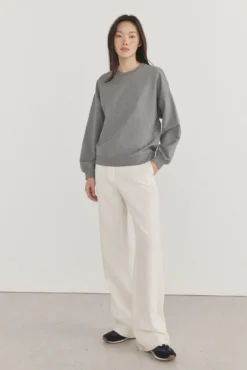 Sweatshirt liso com strass