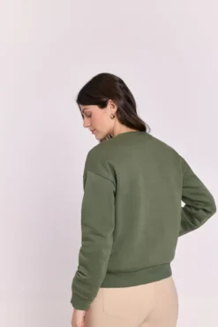Sweatshirt verde com estampado e bordado
