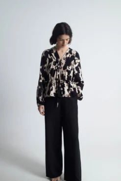 Top com estampado de laço