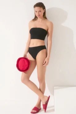 Top cropped cai-cai preto