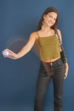 top cropped com alças lurex cáqui