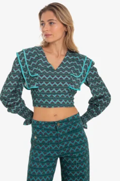 Top cropped com lapela e estampado geométrica