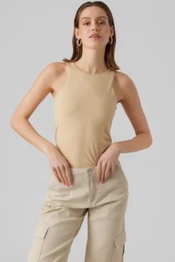 Top de alças de mulher com decote redondo