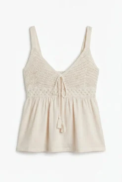 Top de alças em crochet com laço