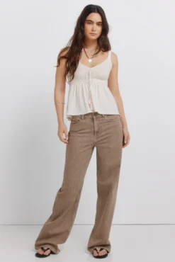 Top de alças em crochet com laço