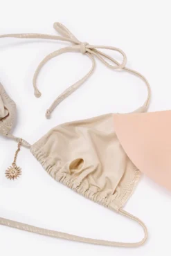 Top de biquíni halter sem aros com brilho