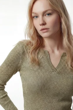 Top de malha com detalhes em lurex
