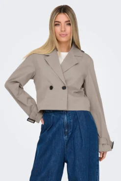 Trench coat curto com botões frontais