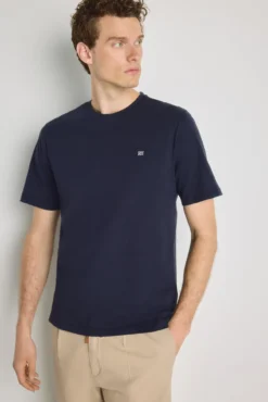 T-shirt básica com logo bordado